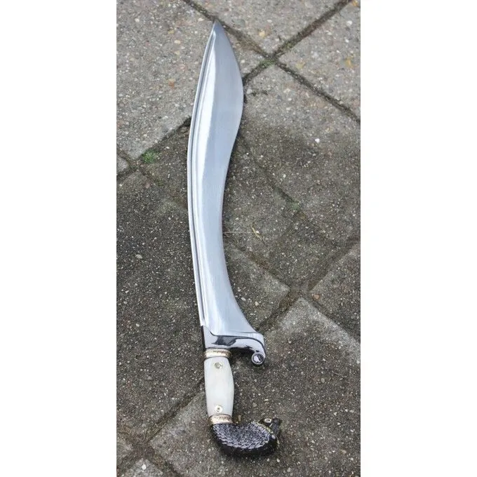 Falcata Met Leeuwenkop 3 Falcata Met Leeuwenkop - Afbeelding 3